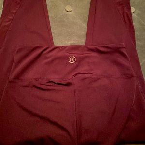 Maroon yoga pants size LG
